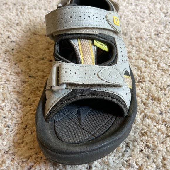 FootJoy Women’s golf sandal in light gray size 7medium. - Picture 9 of 11